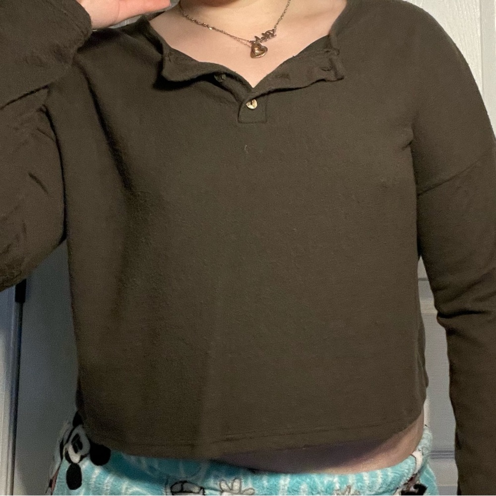 army green cropped long sleeve